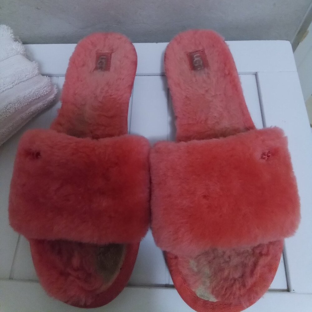Ugg womens coral fur lined slippers size 8